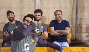 Naqvi gives Pakistan pep talk, huddles with coach Hesson ahead of India game