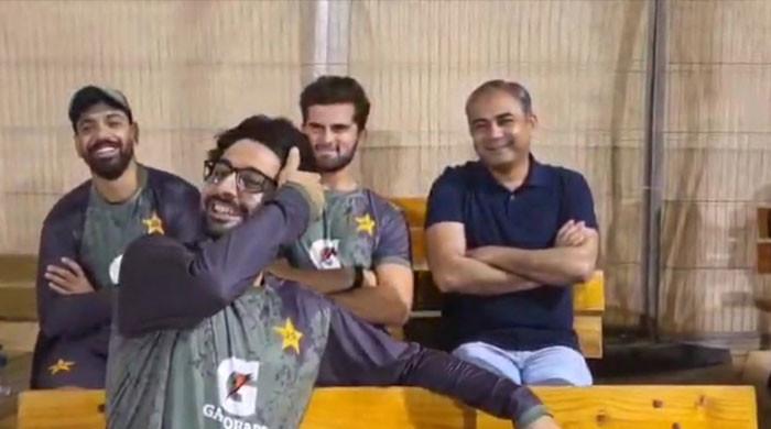 Naqvi gives Pakistan pep talk, huddles with coach Hesson ahead of India game