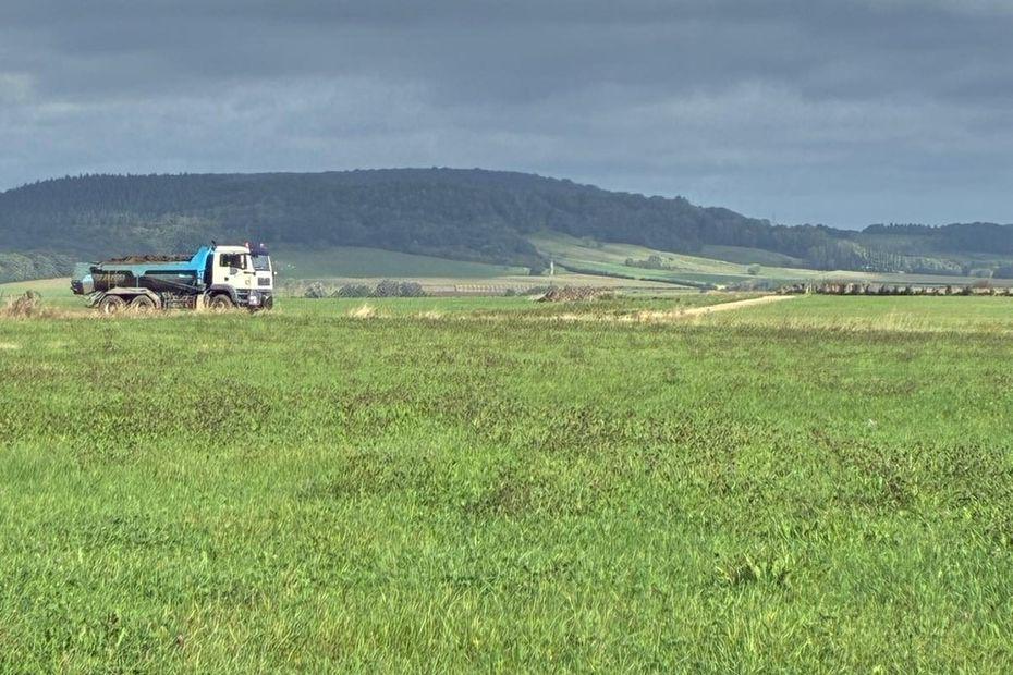 Dans les Vosges, Nestlé Waters recouvre sa plus grande décharge de terre végétale