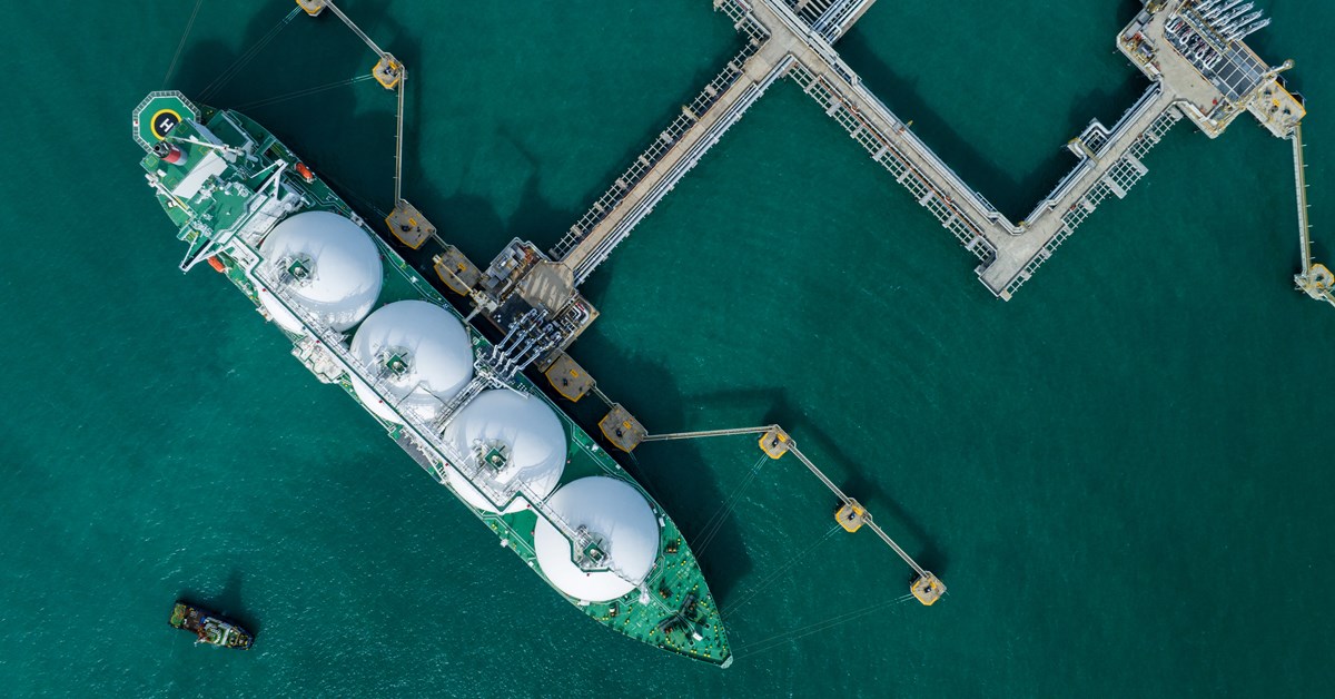 Sempra sells $10 billion stake and greenlights LNG expansion