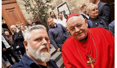 Moderátorům nevadí kouzelný tlačítko, které povoluje řitní svěrače, ale vadí jím Duka/Vávra gay post :D