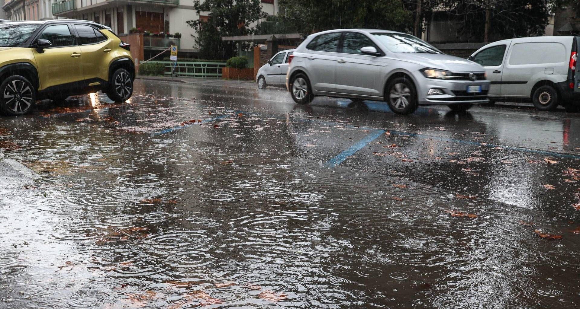 Maltempo sull’Italia oggi, allerta arancione in Lombardia e gialla in sei regioni: ultime news