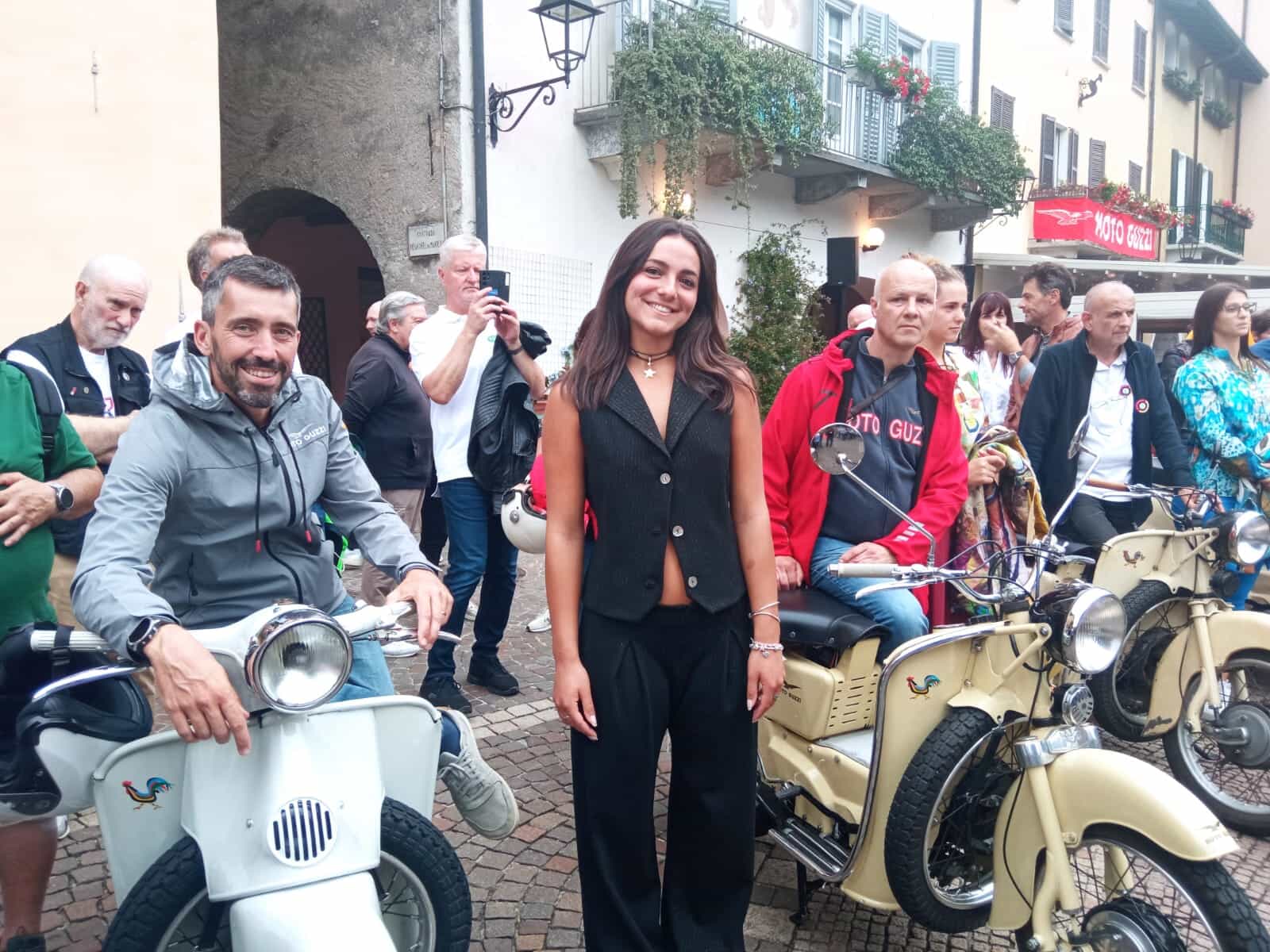 Mandello sfilata moda raduno Moto Guzzi 2025 (15)