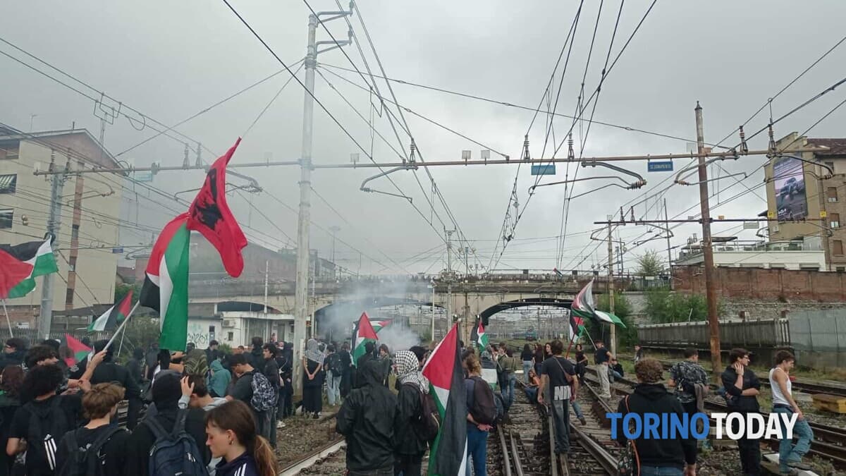 Manifestazione pro Palestina, antagonisti sui binari