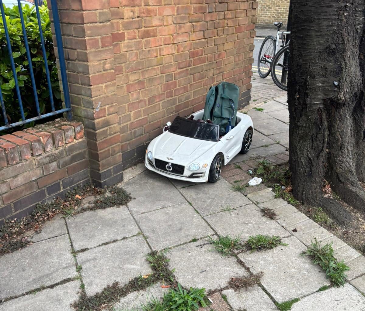 You can’t park there mate.