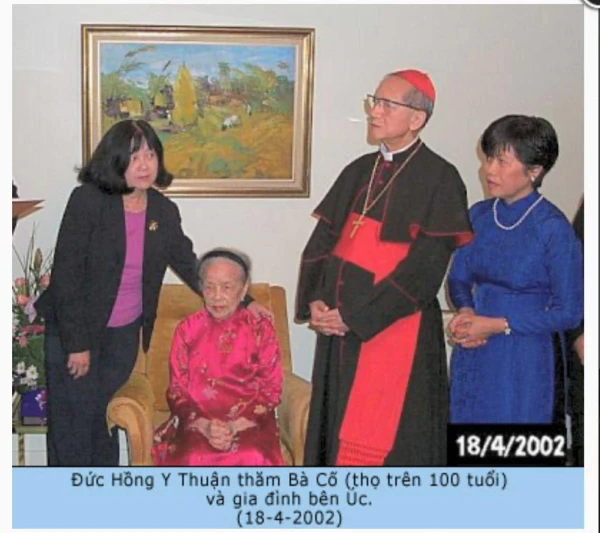 Cardinal Van Thuan visits his family in Sydney, Australia, for the 100th birthday of his mother (seated) in April 2002, a few months before his death in Rome from stomach cancer on Sept. 16, 2002. Credit: Photo courtesy of Elisabeth Nguyen
