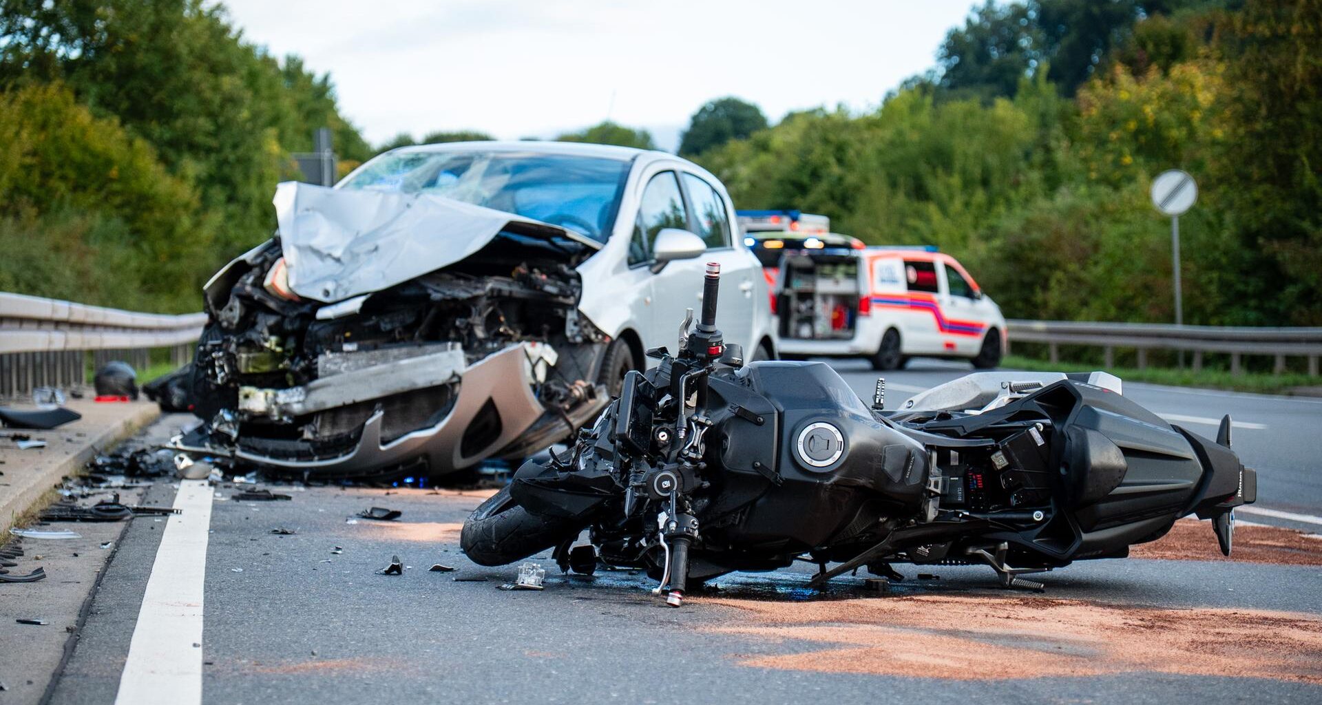 Vier Verletzte bei Frontalkollision ➤ Hessen am Morgen: Die Nachrichten im Ticker | hessenschau.de