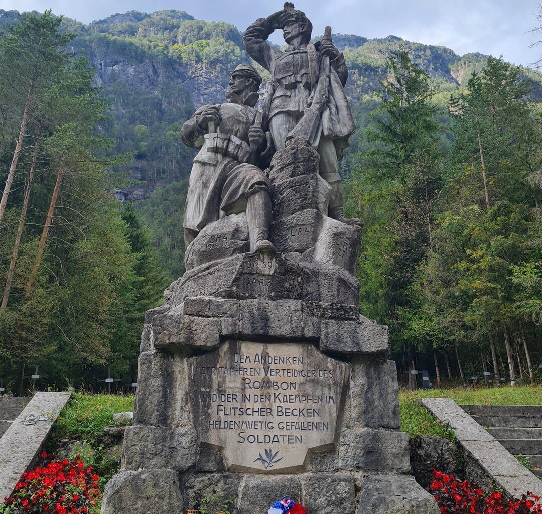 Po sledeh soške fronte - Vojaško pokopališče Log pod Mangartom