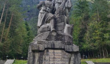 Po sledeh soške fronte - Vojaško pokopališče Log pod Mangartom