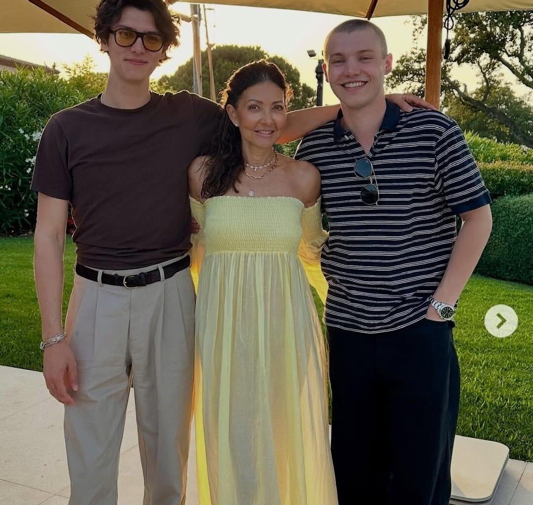 Countess Alexandra makes an instagram and shares a lovely summer photo with Nikolai and Felix!!!