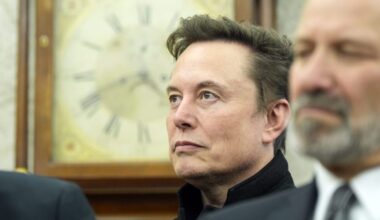 Elon Musk prišiel o titul najbohatšieho muža planéty