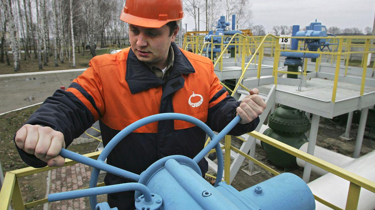 EU will propose tariffs on Russian oil amid growing pressure from Trump