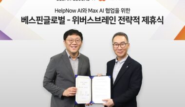 Cho Se-won, CEO of Weverse Brain (left), and Huh Yang-ho, CEO of Vespin Global Korea, are taking photos after the strategic alliance ceremony. <Bestin Global>