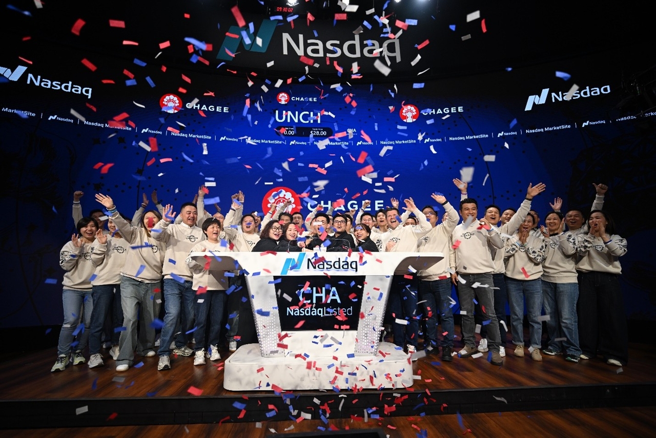 Chagee Holdings celebrates its Nasdaq debut on April 17. (Chagee)