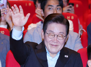 Lee heads to UN ahead of APEC Summit