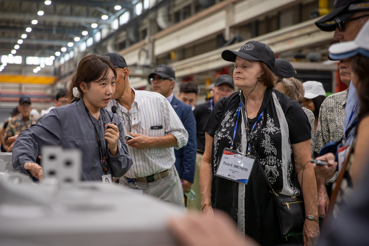 Korean War veterans, US military personnel stationed in Korea and their families listen to a Hanwha Aerospace official during a tour of the company’s Changwon factory in South Gyeongsang Province on Friday, part of an event celebrating 72 years of the South Korea-US alliance. (Hanwha Aerospace)