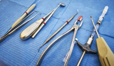 Hvorfor har vi accepteret sygdom i tænderne som en naturlig del af voksenlivet? - I dag er voksentandplejen primært skabt til at reparere skader frem for at forebygge dem. Det giver en langt større indtjening, men fokus bør i stedet være at holde borgerne sunde og fri for tandsygdomme