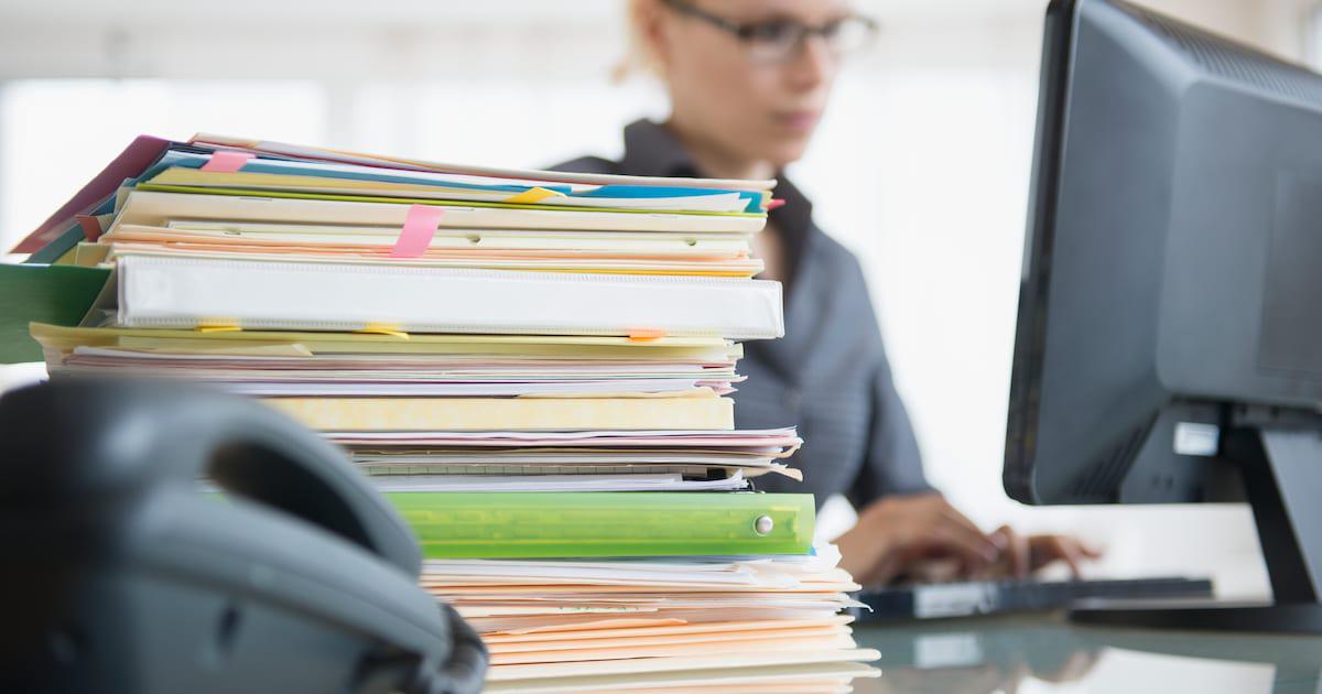 Helft ambtenaren wil binnen twee jaar van job veranderen: “Werkdruk te hoog, te weinig respect” | Binnenland | hln.be
