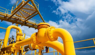 Crude oil prices fall to $69.05 after hitting seven-week high on supply concerns