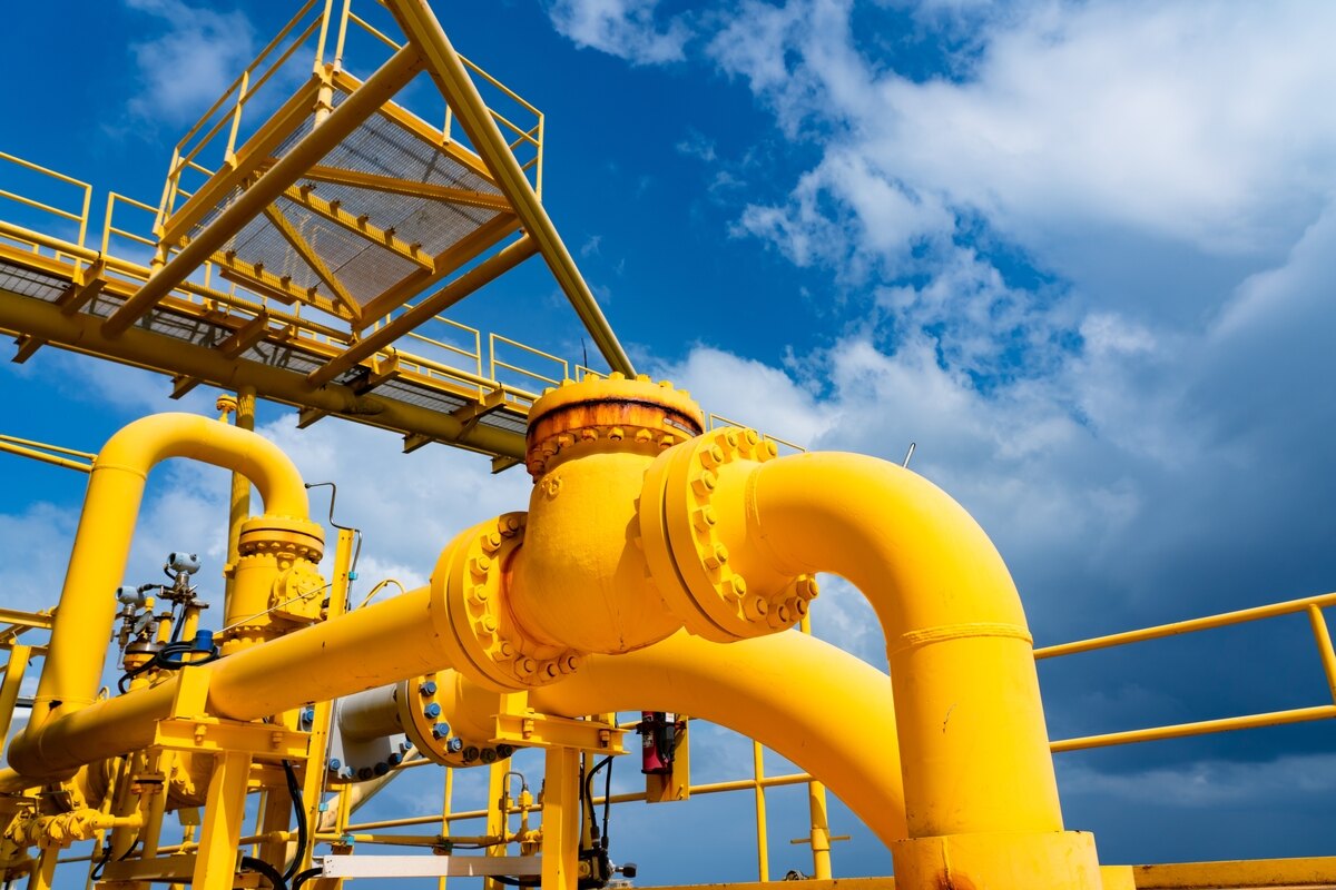 Crude oil prices fall to $69.05 after hitting seven-week high on supply concerns