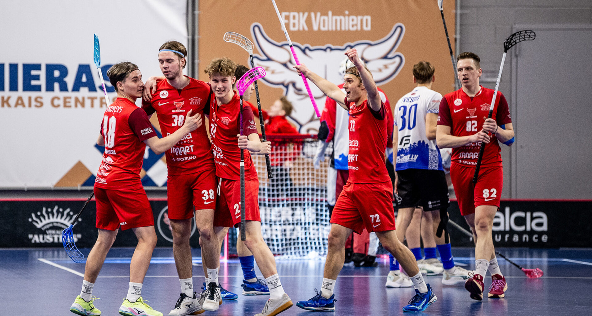 Latvijas Florbola savienība » LV » 2025/2026 » Jaunumi » "FBK Valmiera" pretinieku laukumā pārspēj komandu "Lielvārde/Unihoc"