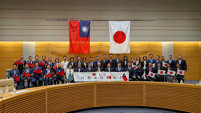 KMT delegates meet Japan Diet members