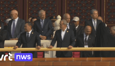 Oud-premier Yves Leterme aanwezig op historische militaire parade in Peking: "Hij is een vriend van China" | VRT NWS: nieuws