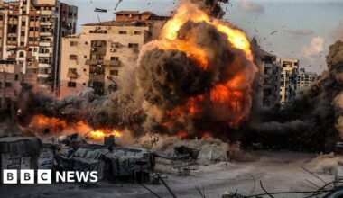 Israeli forces near Gaza City centre as Hamas reportedly prepares for street-to-street fighting