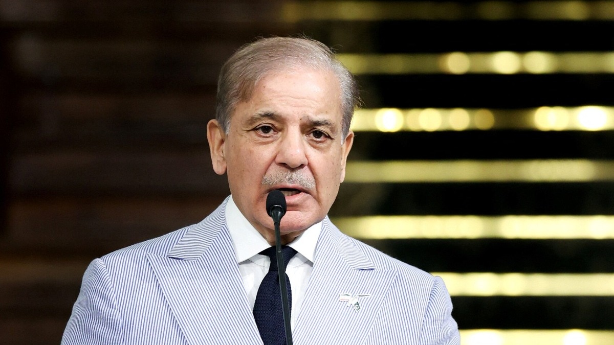 Pak PM Shehbaz Sharif meets Chinese Premier, both agree to work on CPEC 2.0