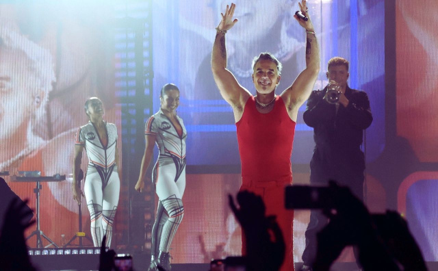 Bulgaria: Bulgaria Detains Officials Over Bribe Attempt from Robbie Williams’ Equipment Convoy