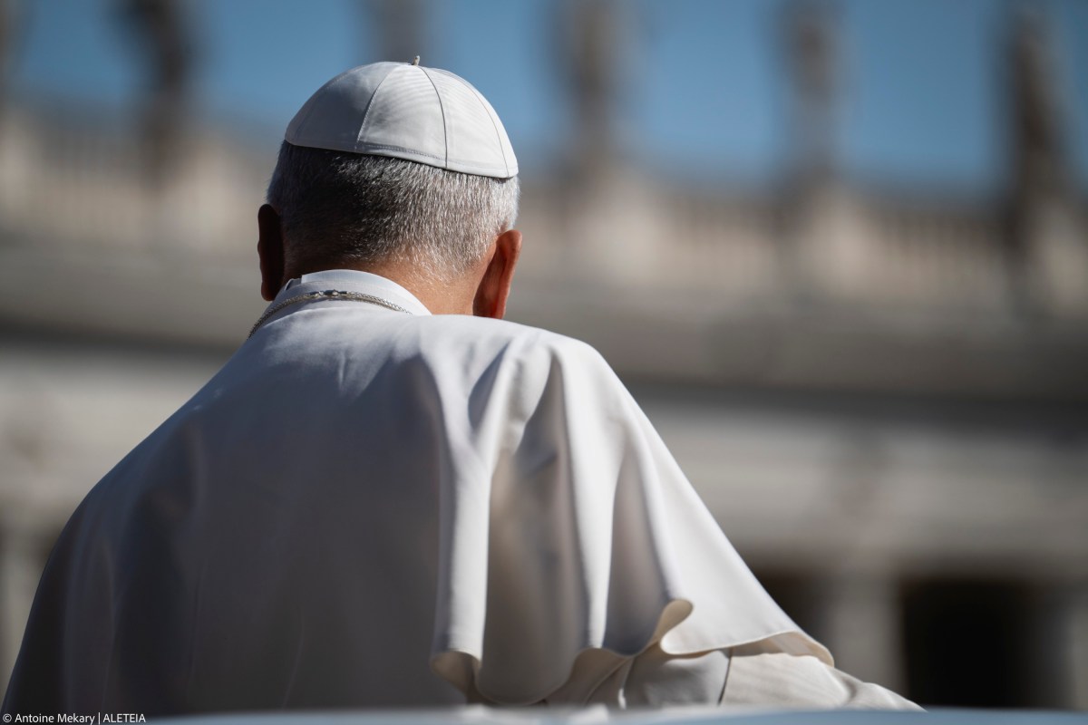 Pope prays that we will learn to welcome strangers