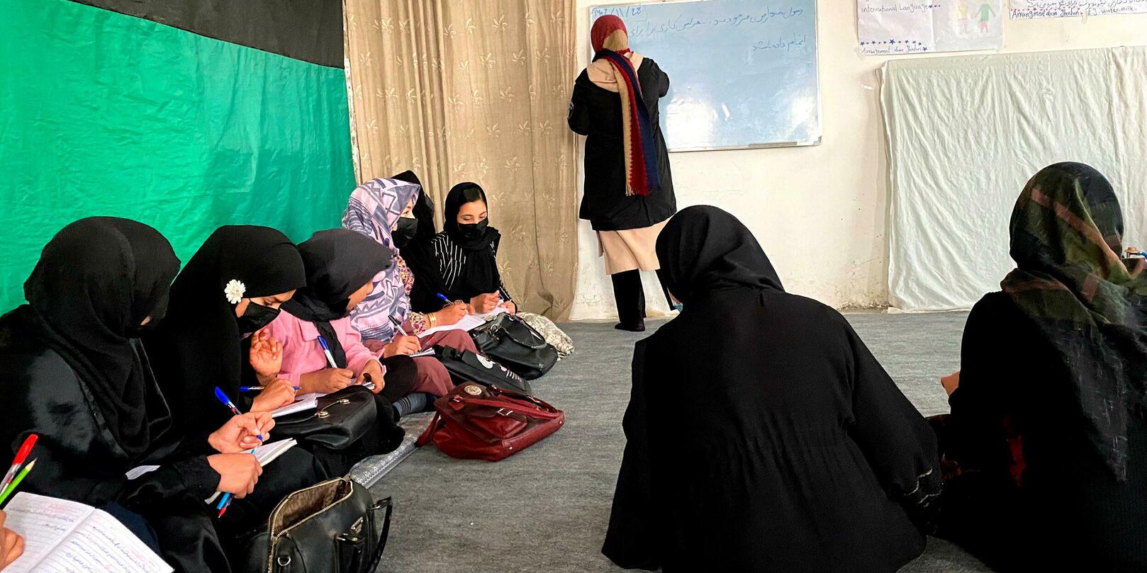 Les talibans interdisent les livres écrits par des femmes dans les universités