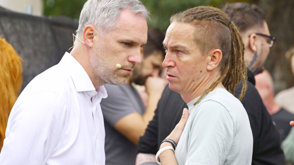 Piráti rostou a sunou se doleva. Jejich výsledek může být pro Česko rozhodující