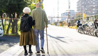 Νέα μελέτη για τη δημογραφική κρίση: Η μέση ηλικία από 20 έτη το 1970 θα φτάσει τα 36 έτη το 2050