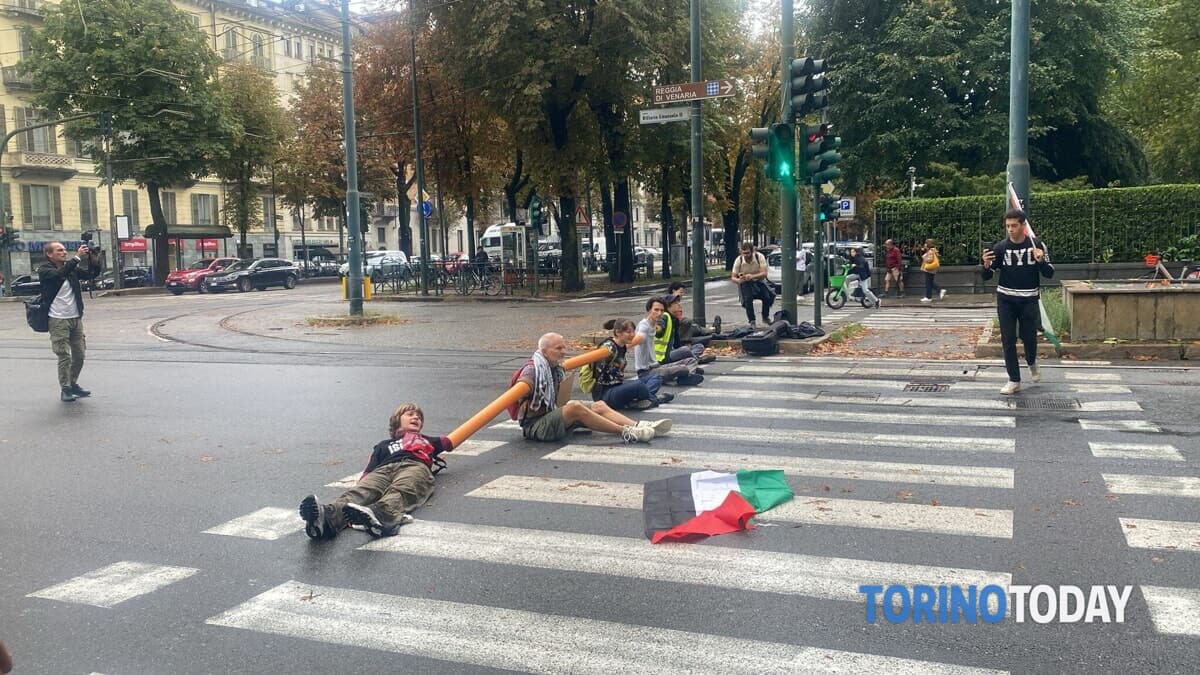 Protesta Pro Gaza Torino, azione di Ultima Generazione