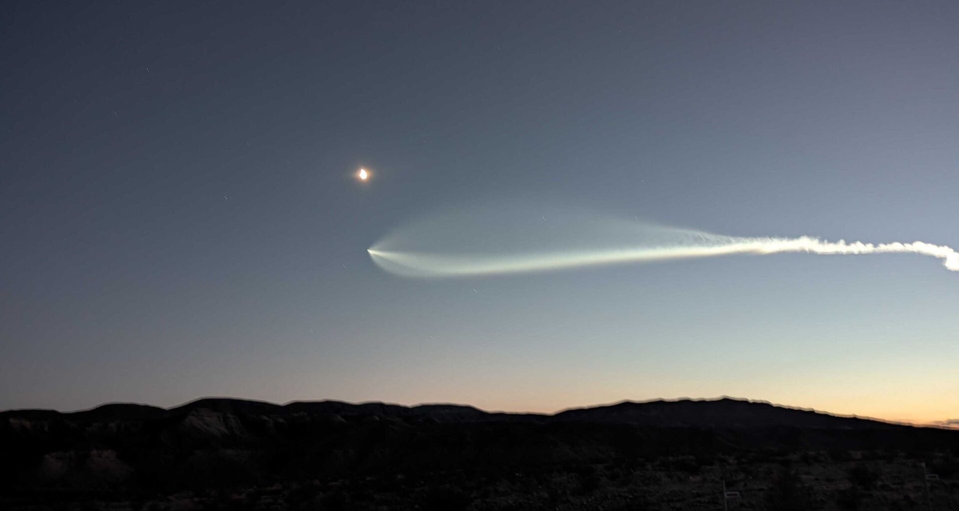SpaceX Falcon 9 launch paints glowing 'jellyfish' across Western US skies (photos, video)