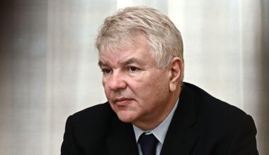 Kremlin says Nato shooting down Russian aircraft ‘would amount to direct war’