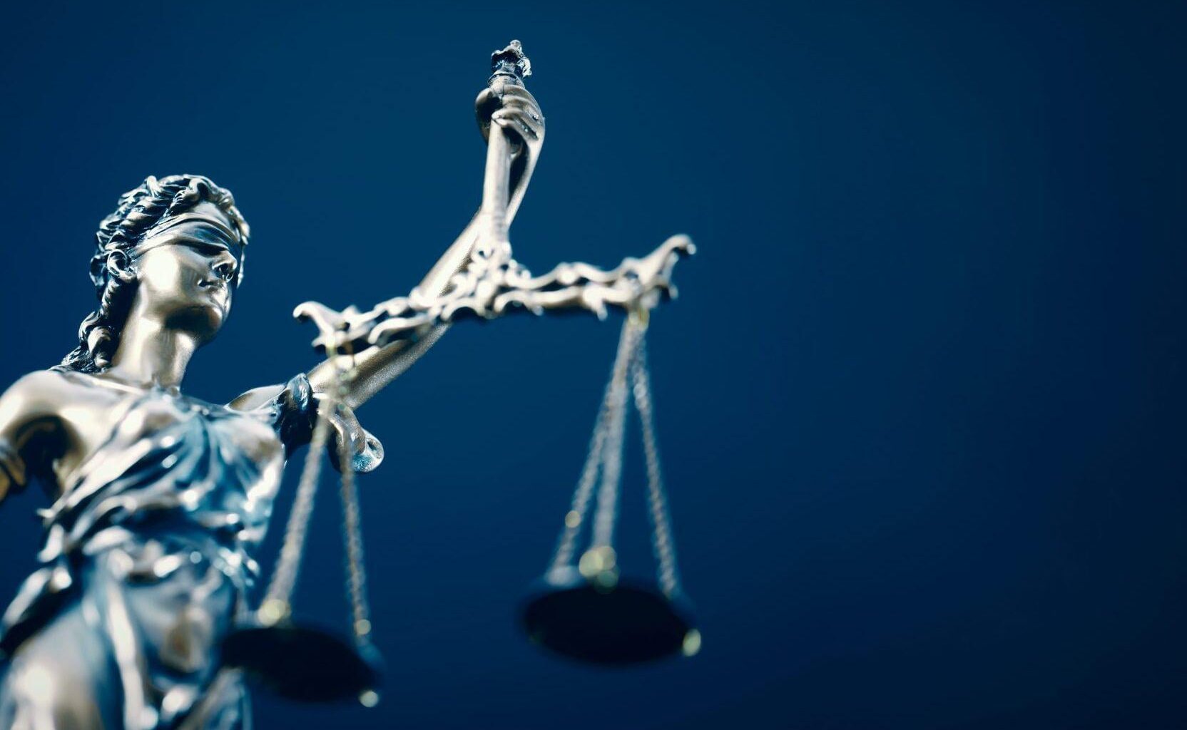 "Blind vor Liebe": Lehrer verliert Beamtenstatus nach Beziehung zu 14-jähriger Schülerin