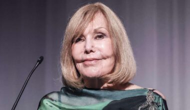 Hollywood Legend Kim Novak, 92, Opens Up About Getting Older and 'Feeling It's Close to the End' in New Documentary