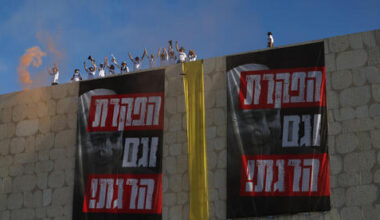 Jerusalem day of disruption began as protesters urge a deal and an end to Gaza war