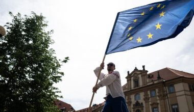 Proč Češi nevěří Unii? A může za to nespokojenost s Českem?