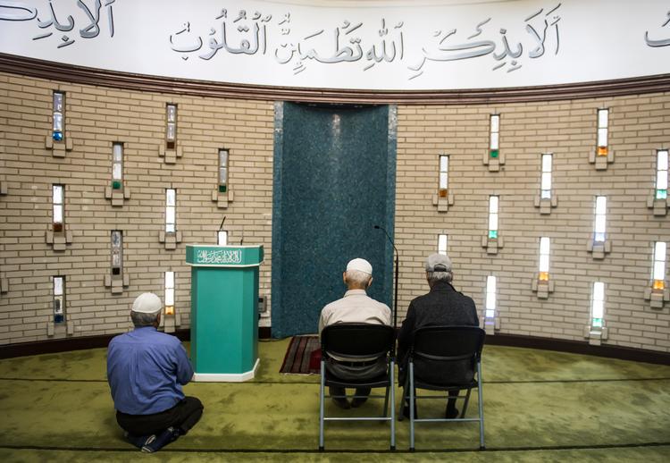 Muslimer til Mette Frederiksen: »Vi anerkender, at der kan være problemer« - Muslimsk paraplyorganisation siger, at den er parat til at samarbejde med regeringen for at begrænse kriminalitet og social kontrol. [Gavelink, kræver login]