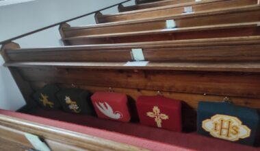 Mews kneeling prayer cushions