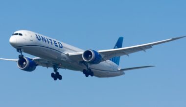 United Airlines plane flying in the sky during the daytime