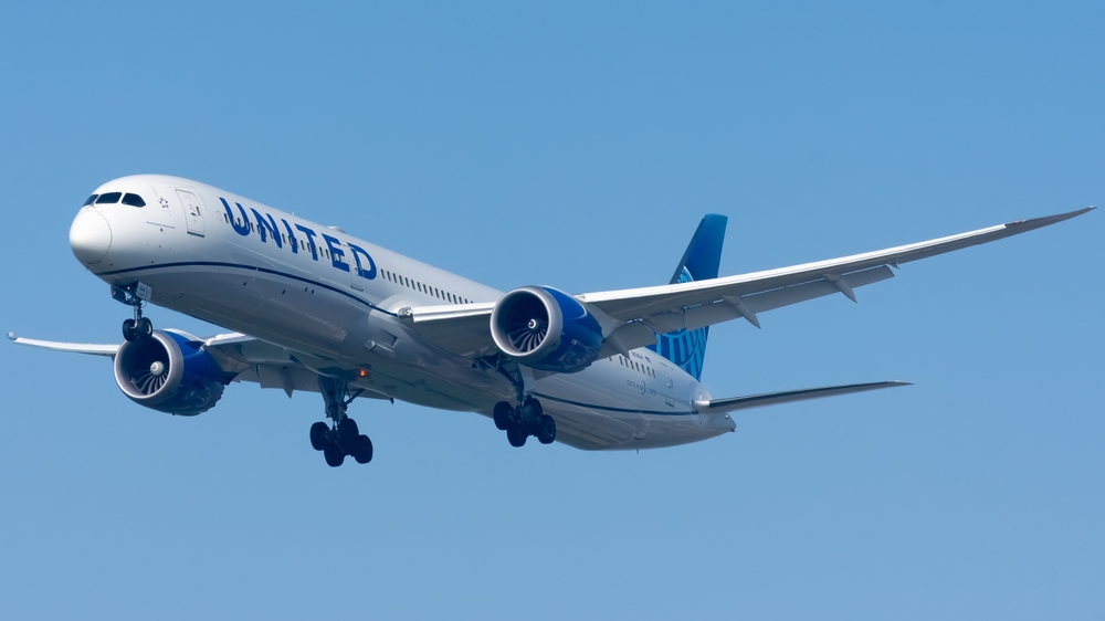 United Airlines plane flying in the sky during the daytime