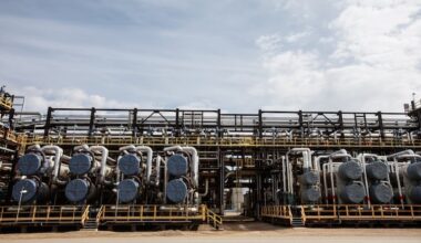Feds in discussions with Alberta, oil companies about 'emissions intensity' of oilsands