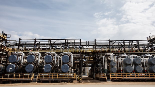 Feds in discussions with Alberta, oil companies about 'emissions intensity' of oilsands