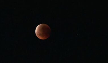 Mostly clear skies set stage for total lunar eclipse