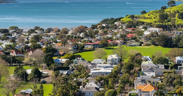 How to figure out what price to offer for your new house