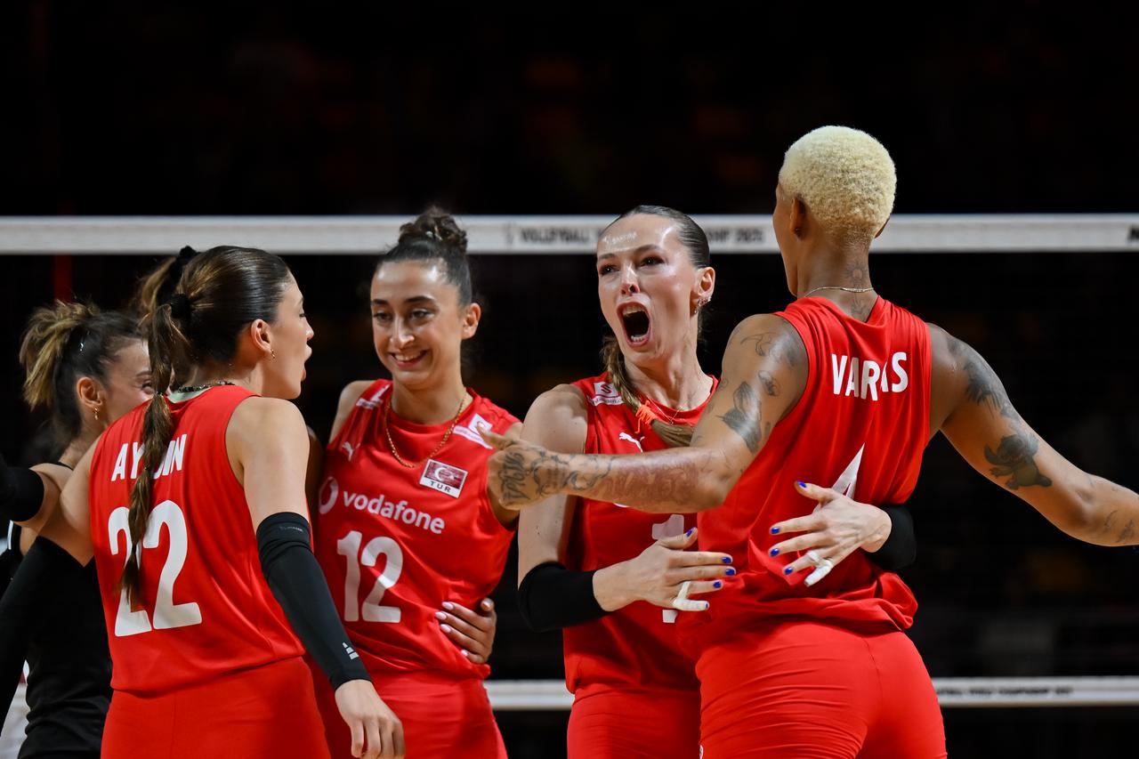 Turkish national women’s volleyball team secures 1st place in world championship group